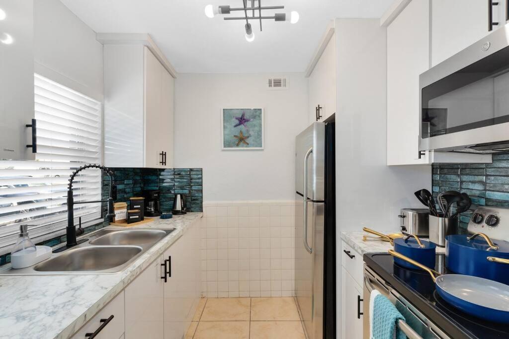 Ocean 17 - Seaglass Apartment *
